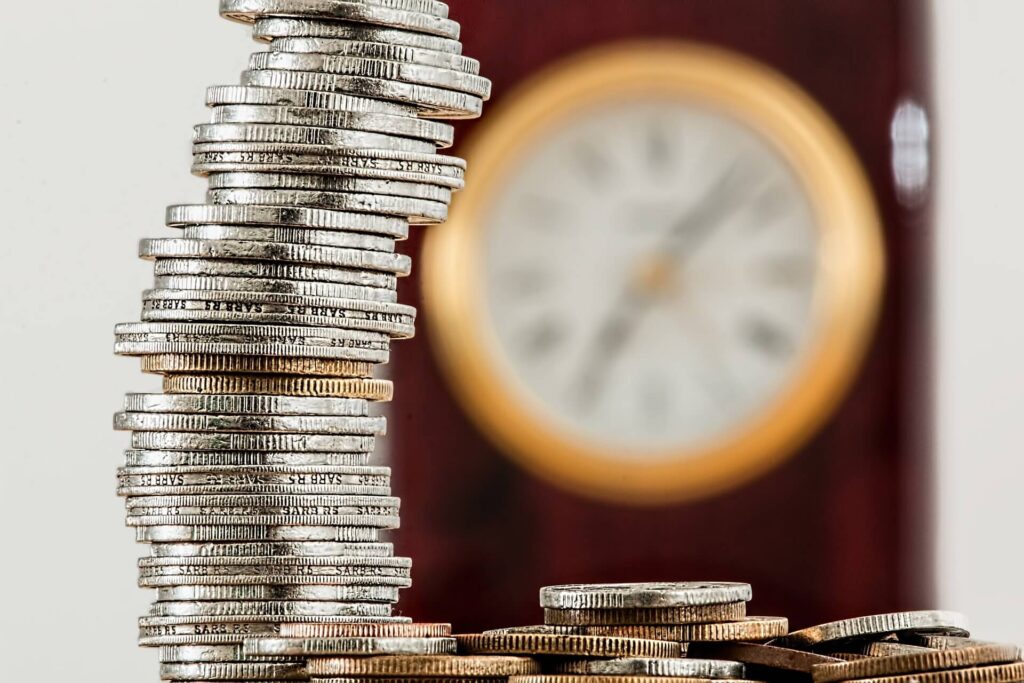 hourly rate image, coins and clock